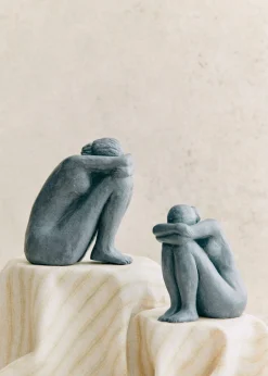 Sculpture Guénolée Courcoux - Femme Assise Grand Modèle-Sezane Shop